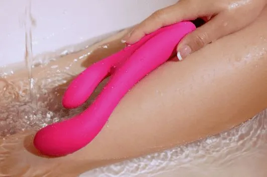 Lovense Osci 3 Remotecontrolled Heating Thumper Rabbit Vibrator Pink HYLTD Vibrators